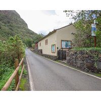 Apartment 1 with Mountain Views Shared Terrace and Garden