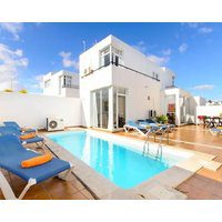 Beautiful Villa With Heated Pool Private Patio And Great Location