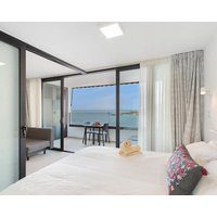 Vacation Ocean Wave Retreat With Sea View Wi-fi And Air Conditioning