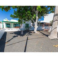 Beautiful Home Directly On The Beach With Large Patio Garden Ocean View & Wi-fi