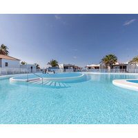 'Mariposa' with Shared Pool Private Terrace and Wi-Fi