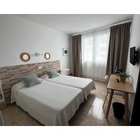 Hostal Residencia Cardona