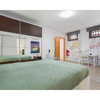Vacation 'Tea-Rose Loft' with Shared Garden Wi-Fi and Air Conditioning