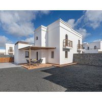 Casa Fama: Mountain Views Private Terrace & Wi-Fi in Yaiza